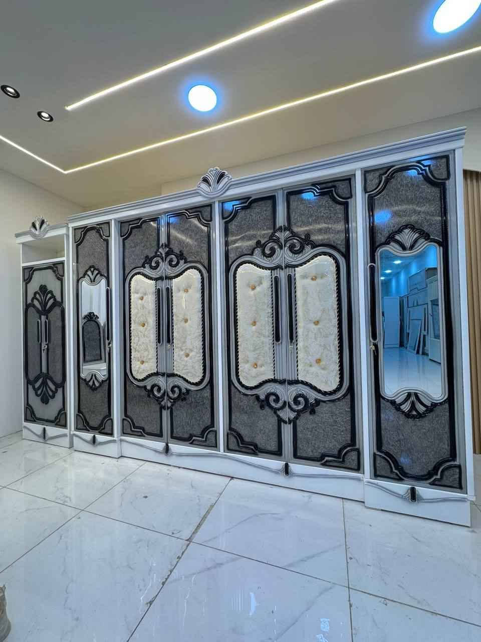 تخفيضات ✨ غرف نوم نجارة عراقية ✨
***********

🔹 نجارة عراقية متقنة بجودة عالية وتشطيبات راقية.
🔹 أكثر من 50 موديل مختلف يناسب جميع الأذواق.
🔹 توصيل إلى بغداد وجميع المحافظات بأجور مناسبة.
🔹 سرعة في الإنجاز وخدمة مميزة حتى باب البيت.

📌 مكونات الغرفة:
✔️ كنتور قياس 320 
داخل 3 ملم الوجه 5 ملم
✔️ ميز مرآة 
✔️ ميز بلازما
✔️ زاوية كنتورية. قياس80
✔️ سرير 160*200
✔️ تاج الجرباية
✔️ ناصي الجرباية
✔️ قواعد الجرباية كله بلوك
✔️ كومدين عدد (2) قياس 50 الواحد 

💰 أسعار غرف النوم تبدأ من:
1,000,000 دينار إلى 1,250,000 دينار فقط
🎨 أعمال صبغ  من أجود الخامات وبأسعار متنوعة تناسب الجميع.
🚚 ويانه طلبك يوصل لباب البيت بأسرع وقت!

📞 للحجز والاستفسار:
***********
📩 يرجى إرسال صورة الموديل المطلوب  التواصل مباشرة واتساب، وسنكون بخدمتكم. بغداد, العراق
