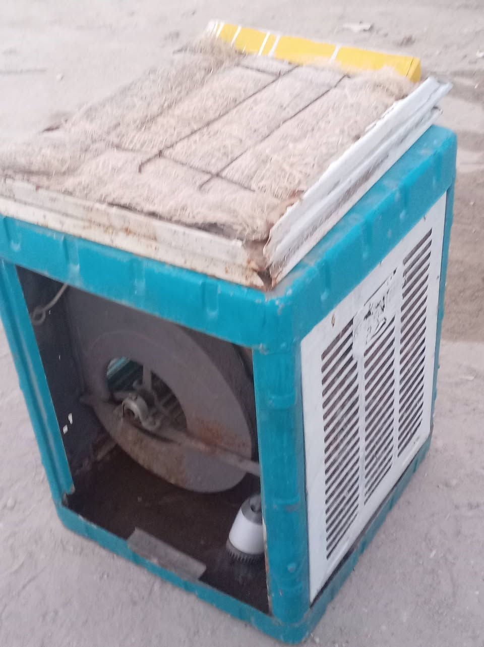مبردة حجم وسط شغالة تخبل نضيفة كلش ماطور حجم كبير سرعتين
ليف نضيف كلش كشر نضيف
ب٦٠ كربلاء حي النضال نهاية كراج كيات حي البعث ***********
