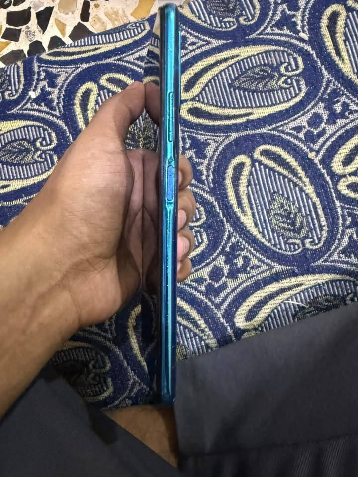 انفكس نوت ٨موبايل نضيف فقط ضهر مكسور ذكره١٢٨موبايل يشغل بوبجي كلش حلو سلاسه مالته سعر100وبيه مجال لشراي مراسله على رقم***********
