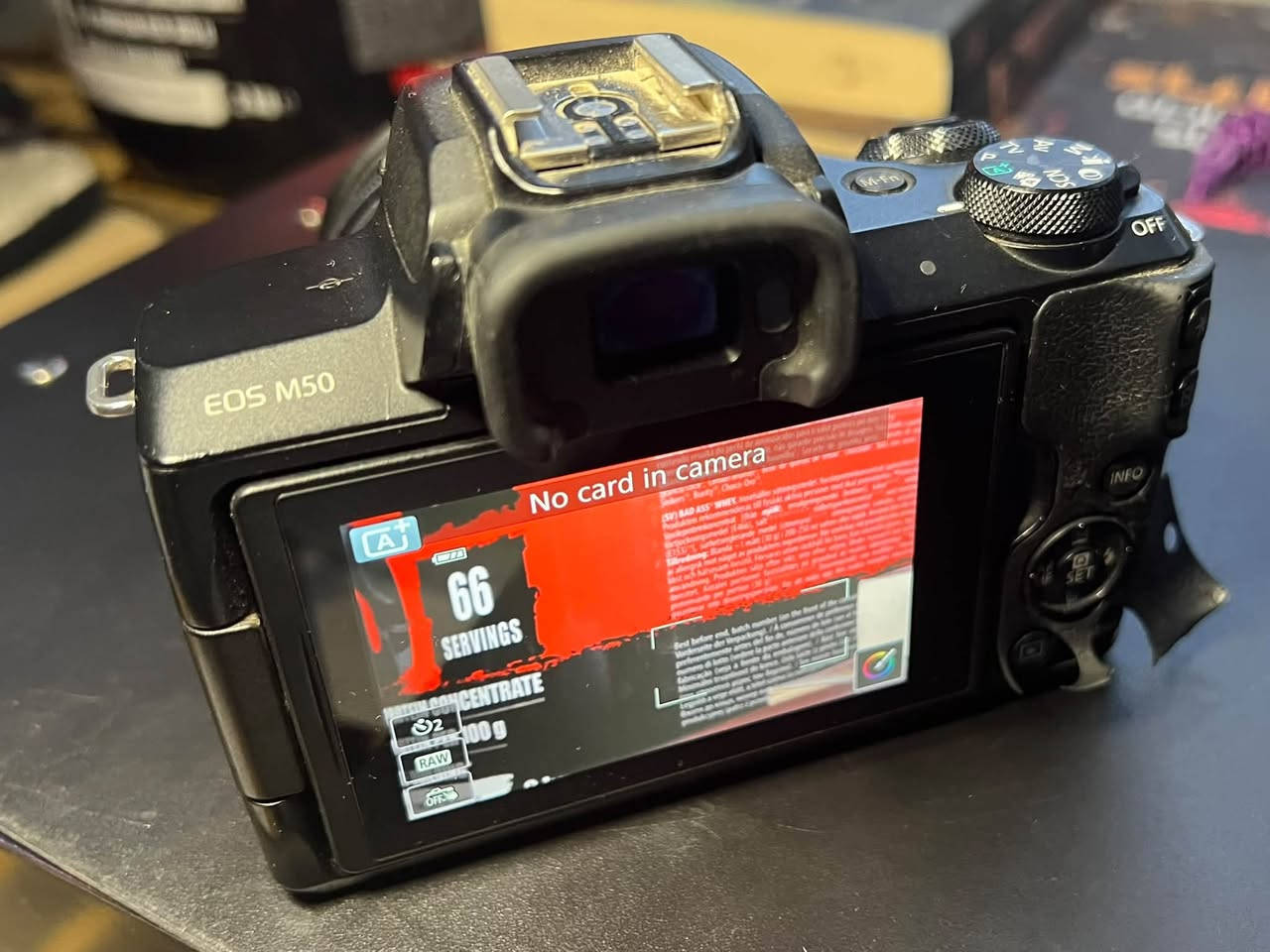 📸 للبيع Canon EOS M50 Mark I

كاميرا Mirrorless بحالة ممتازة، مناسبة لتصوير السيارات، الإعلانات، البورتريه، صناعة المحتوى والسوشيال ميديا.

المواصفات:
✅ مستشعر APS-C بدقة 24.1 ميگابكسل
✅ تصوير فيديو 4K و Full HD
✅  نظام Dual Pixel Autofocus سريع ودقيق
✅ تصوير متواصل 10 صور بالثانية
✅ شاشة لمس متحركة 3 إنج
✅ ببها Wi-Fi + Bluetooth
✅ منظار إلكتروني EVF
✅ كاميرا خفيفة وسهلة للحمل والتصوير

📦 تأتي مع:
🔹 عدسة Canon الأصلية EF-M 15-45mm
🔋 3 بطاريات ثنين منهن جديدات k&f استخدام قليل
🔹 شاحنات ثنين
🔹ذاكرة 16gb

الربر مال كامرا شوية مشلوع بشكل بسيط و موضح بالصور و ميأثر عالتصوير

السعر: 510 الف و بيها مجال بسيط للشراي

و ايضا متوفر فلتر nd+cpl حجم 67mm
نظافة 100% اخو الجديد
مشتريه ب90 الف

سعر الفلتر: 65 الف قفل 

📍 الموقع: بغداد و متوفر توصيل
***********
