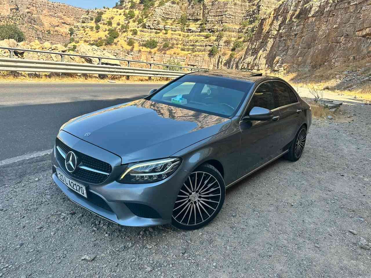 السلام عليكم … للبيع او مراوس مارسيدس c300 وارد امريكي موديل ٢٠١٩ اخت كلين حادثها لايت ايسر والدعامية راجعه نفسها فول مواصفات كشنات جلد كهرباء و تدفئة سلايد رادات امامي و خلفي و جانبي و نقطة عمياء و تحديد مسار شاشة جبيرة ماوس و صندوق كهرباء لايت LED ماشية87 الف مايل صار بيها ربع الجاملغ السكن صبغ فقط بدون دواخل السيارة جديدة و جاهز من كلشي السعر235 للاستفسار
***********
