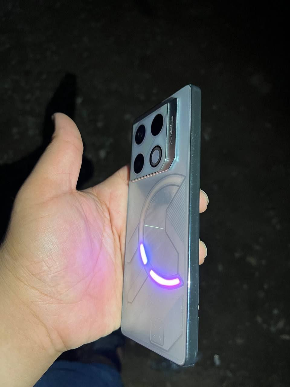 سلام عليكم 
انفنكس GT20 Pro
ذاكرة 256 
بطاريه 5000
دبل سيم 
جهاز نضيف 
بصمة شغالة 
120فريم
جهاز فول فول مامفتوح 
سعر 325 وبي مجال 
استفسار اكثر اتصل
***********
واتساب: ***********
مكاني موصل ايسر
