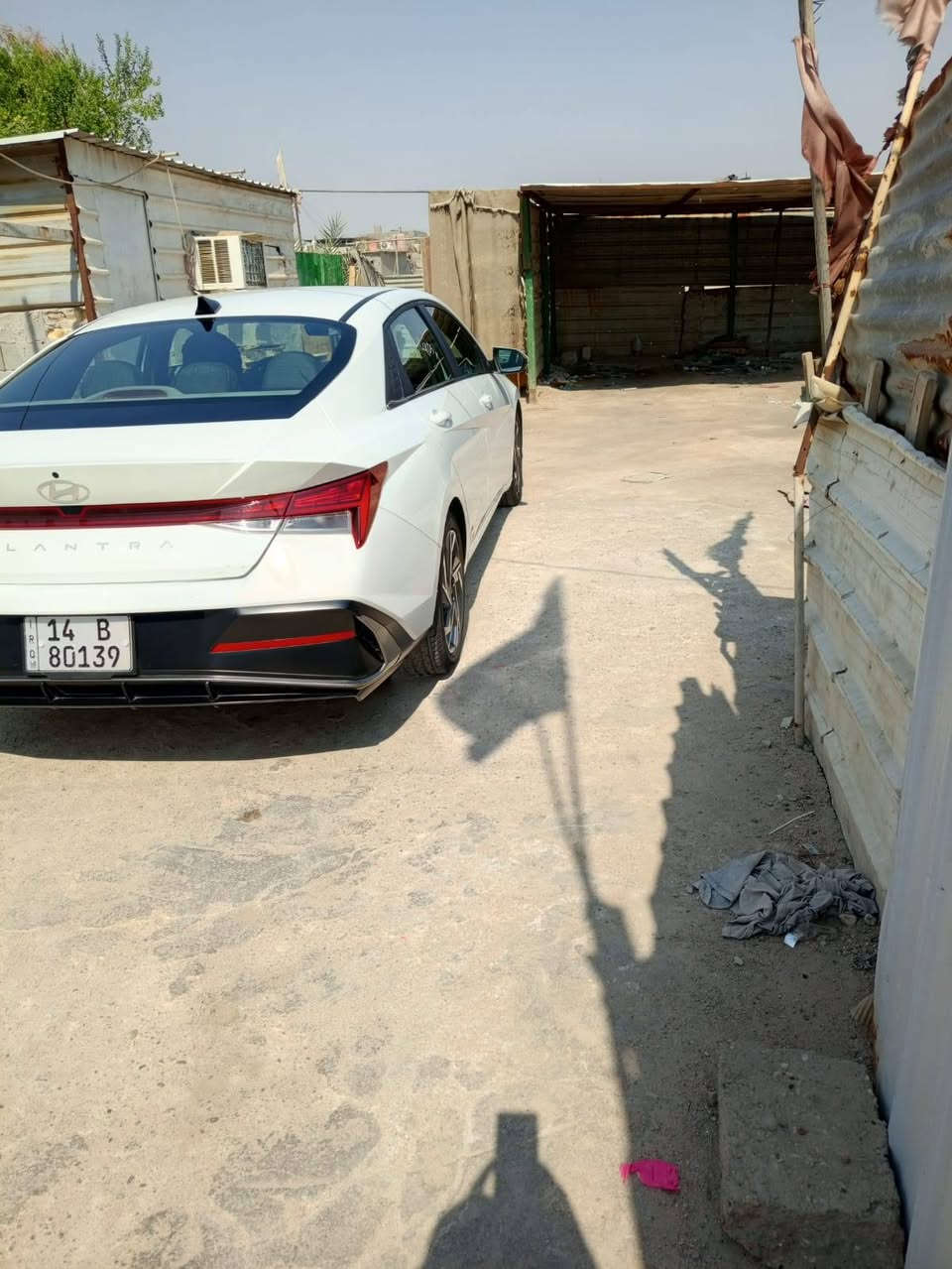 انتره 25 وارد أمريكا، خالية من الضرر أو الحوادث. دوسة قَد شبر بيها بارد. السعر: 165 (قابل للتفاوض مع المشتري الجاد). السيارة كاملة المواصفات وجميلة جداً.
للتواصل: *********** البصرة, العراق
