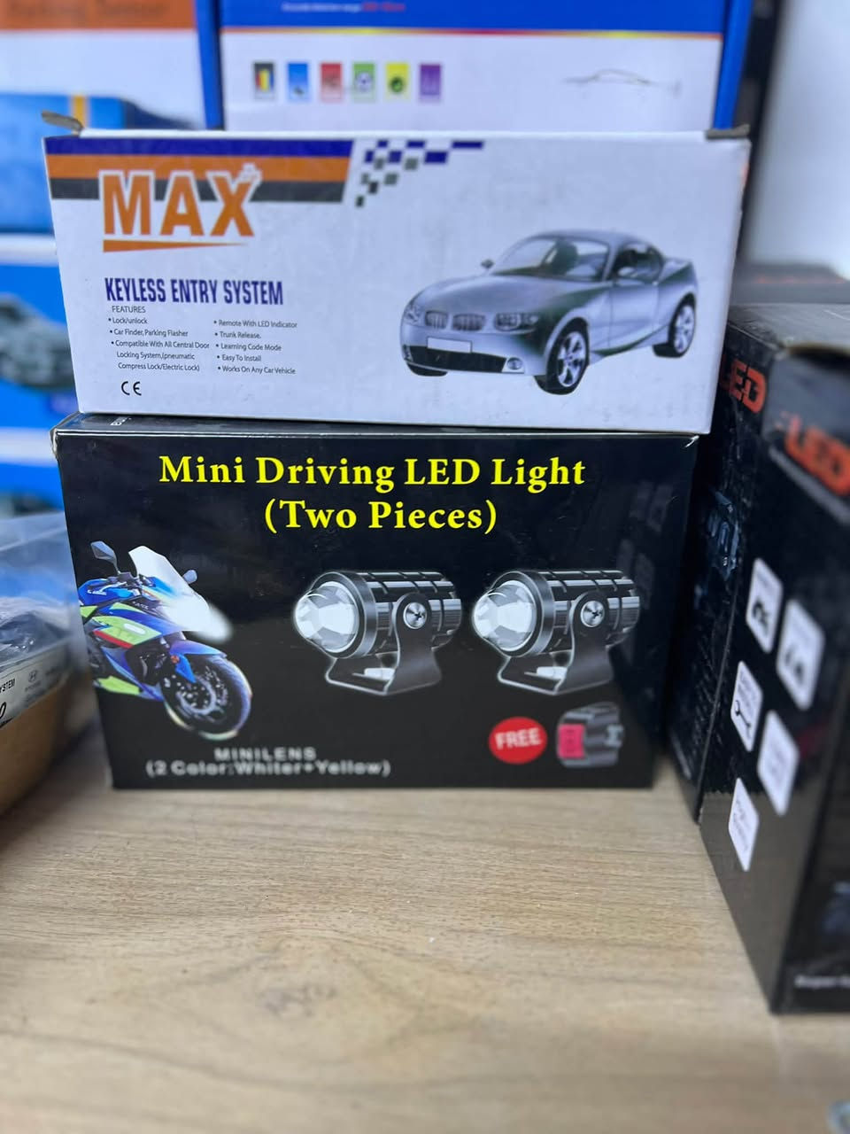 اهالي حي المعلمين اصحاب السيارات والتكاتك والدراجات 🚗
متوفر بلاجكتورات عدستين وثلاث واربع وخمس عدسات باسعار مناسبه 
عنواني حي المعلمين قرب السويفي للزجاج والالمنيوم ***********

