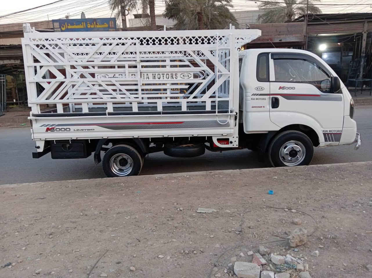 كيه فحل 4000 مفتوح موديل 14  رقم بغداد ألماني مشروع وطني سنويه لل27 مكفوله من ضربه وال صبغ كير محرك شاصي رقم شاصي قواطي مكفولات محور تانكي ابول100 لتر محور تاير 14 ستد 27 محجر تفصال تخم تاير كامله وجاهزه السعر 125 مكان السياره بغداد الدوره***********
