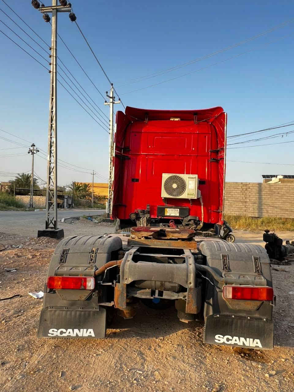 السلام عليكم
للبيع سكانيا موديل 2001 

رقم انبار تحويل 

مكينة مال حاوية جديدة 

حجم المكينة 380 

القمارة مكفولة بدون صبغ

سيارة صدر جديد

تخم تاير 

دبل تانكي كاز

سبلت بيها شغال 

140 وبيها مجال 

ديالى كنعان

***********

