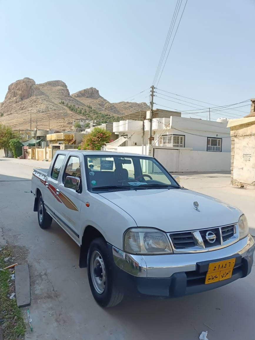 نیسان مۆدێل2008ێابانی
سعری خوار بازاڕ110گەڵا
بێ بۆێاخ کارتوساردی هە ێە دەبڵ گێچ چوارجام کارە بای
ناوسور چوارتاێەی تازە بۆ بەسراوە
سەنەوی تەواو بوە ژینگەی پێشوی دراوە
گێڕو مە کینە واکسل بە شەرت فیتر
تە قەوڕەقەو ساردوگەرمی بە شەرت
سەێارە کە مەسرە فی تێانیە 
هە مو گێانی بە زمان دە فرۆشم ماڵی دۆستە
ژم***********
***********شوێن سیدسادق السليمانية, العراق
