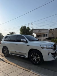 لاندكروز 2017 V8  رقم اربيل بسمي مضلله بل سنويه حتى جامه الأمامي سنه ك...
