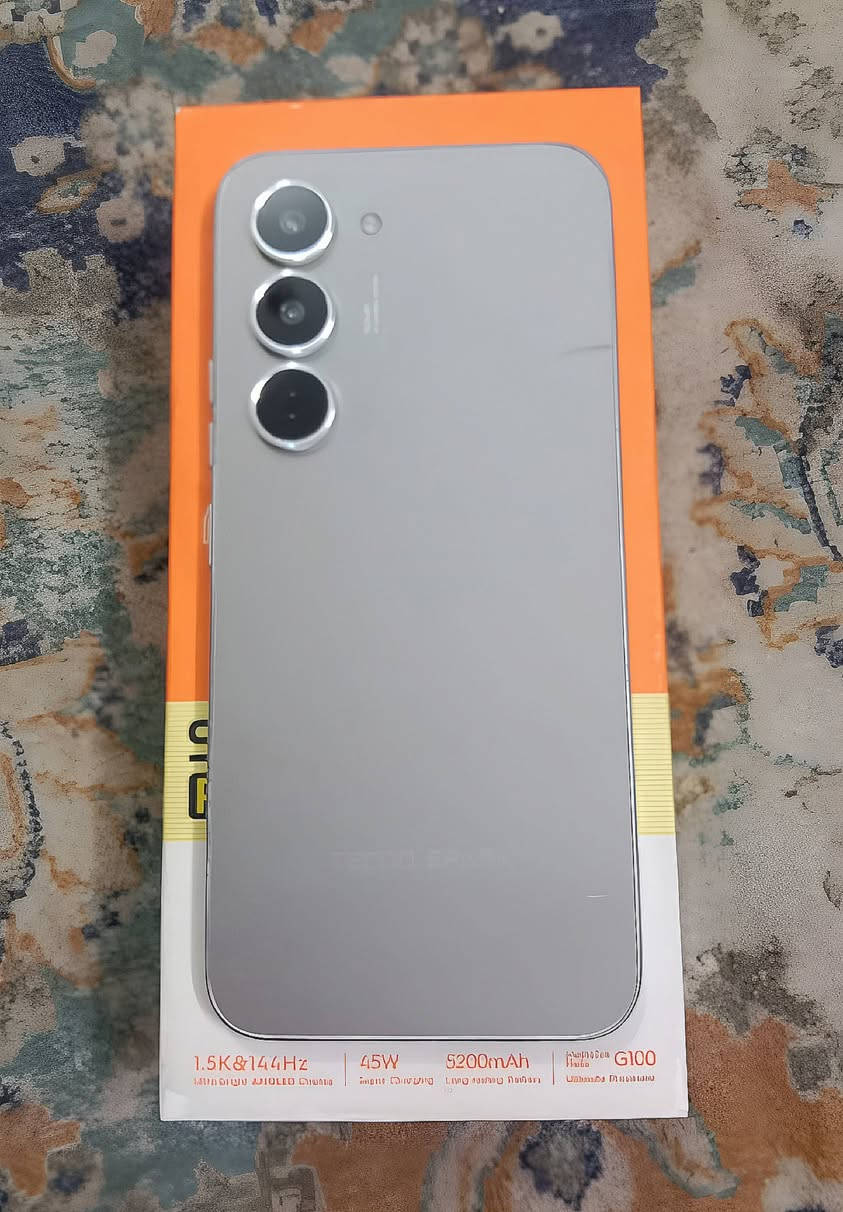 السلام عليكم حبايب
 جـهاز TECNO SPARK 40 Pro مساحته﴿256﴾جديد نقص مابي كامل مكمل كارتونه وياه سعر 250 🔒 ويحب يتواصل معاي { *********** } واتساب متواجد وبلخدمه🥰🔥
