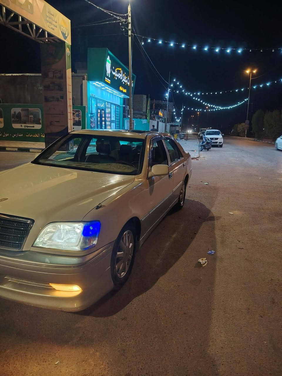 السلام عليكم ملكه للبيع مكفوله فتحه اربع دكم اصل كرستال المري شفط سياره عدله كلشي مابيه رقم انكليزي سياره بسمي ***********
