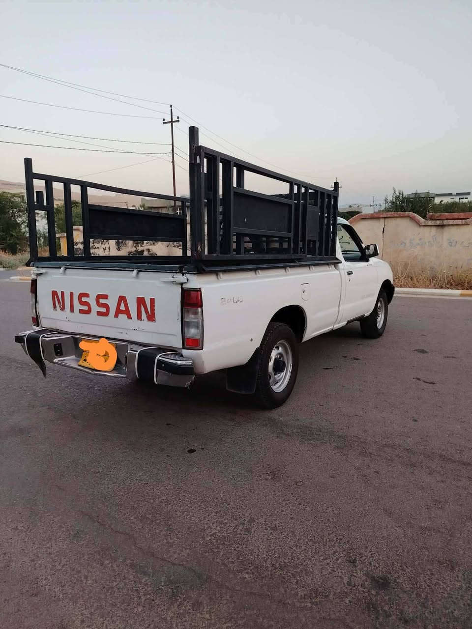 نيسان بيكاب • ٢٠٠١ • تايرات جديدة