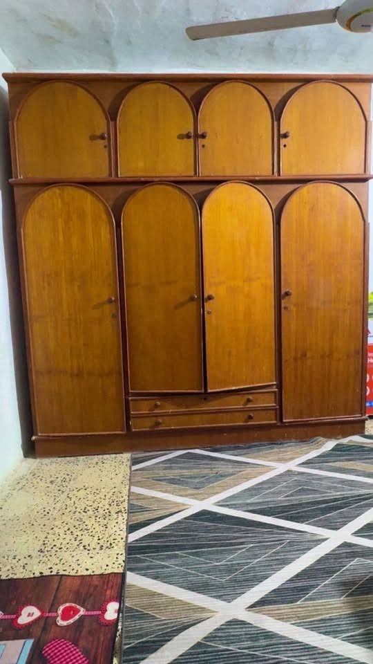 السلام عليكم
كنتور نظيف مثل ماواضح بالصور وتصوير الفيديو 

الارتفاع 2.50m
العرض 2.40m
الحجم الكبير اربع طلاگات 
المكان سوق الشيوخ 
لمعرفه السعر واتساب ***********

