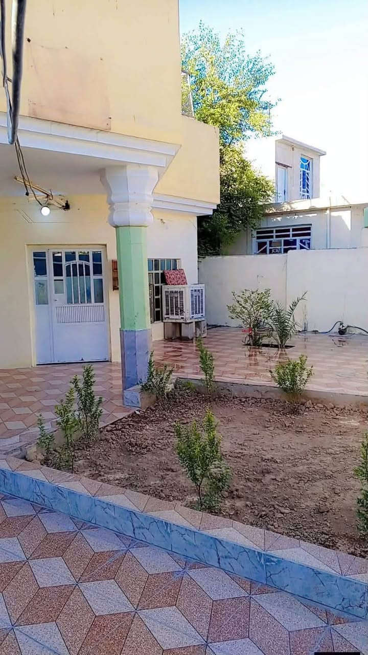 للبيع
بيت مساحته 250 متر طابو زراعي سند 25 
الموقع // ديالى بعقوبة تقاطع الساده حي العبور 
قرب مدرسه الضفر 

البيت طابقين 
كراجين ومدخلين للبيت 
الأول //كراج استقبال ومطبخ وصاله وثلاث غرف وصحيات 
الثاني // صاله وغرفه مسكفه سندويج 

السعر $

للاستفسار الاتصال بلرقم 
او مراسلتنا عبر الواتساب 
***********

للنشر يرجى مراسلتنا 🌷 #اكسبلور  #عقاراتي #اخبار #بيع #قطعة #بيت #عقارات

