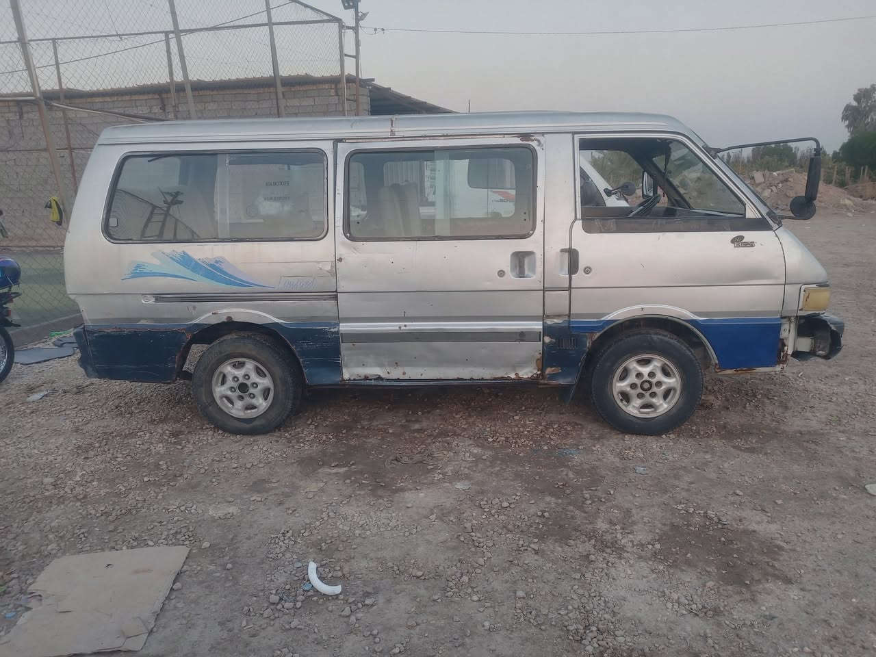 سلام عليكم كيا بستا للبيع موديل 95 رقم احمر راعيها موجود يريد تحويل مكينه جديده اكسل مكفول الكير بي الثاني او الثالث يفلت حداديه جديده باور شغال دوشمه حلوه كهربائيات شغاله تخم تاير نضيف شواصي مكفوله مرور مصفره هيئه ماعليها سلف دينمو جديده باتري جديد سياره جاهزه مال شغال مكاني بابل القاسم رقم *********** السعر ١٧ او بيها مجال
