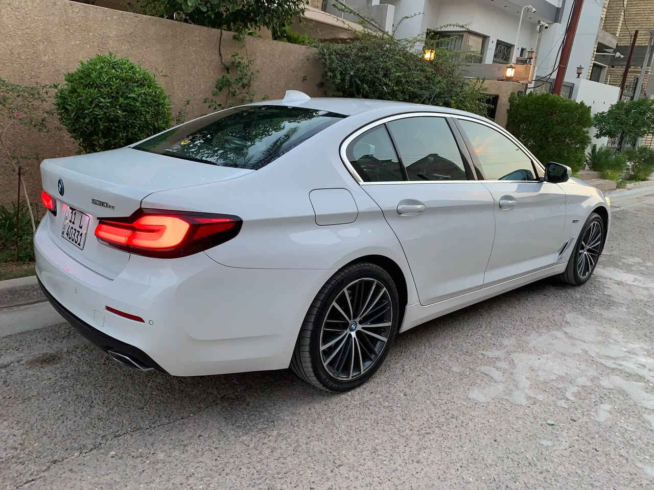 BMW 530e موديل 2023 بلكن
التفاصيل بالصور

نص مكتوب في الصور:
- Bmw 530e 2023 حادثه فقط جاملغ خلفي ماشيه 57000 ميل للبيع فقط موجوده بحي جامعه *********** 31.500$