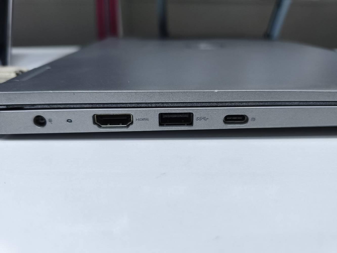 Dell Latitude ٣٣١٠ • Core i5U الجيل ٨ • ١٣.٣ لمسي قلاب