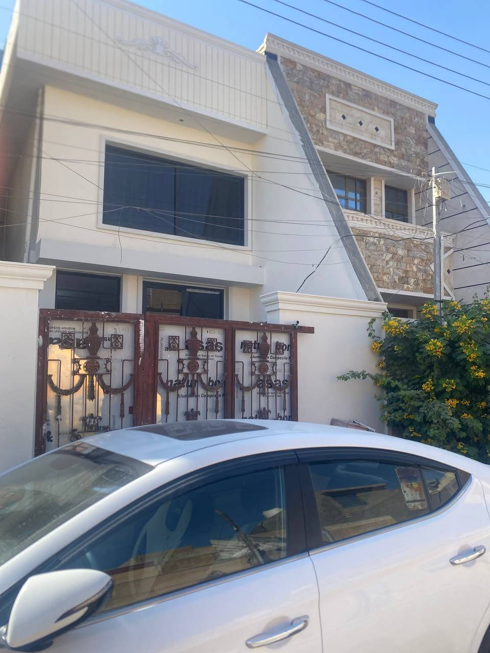 🏡 فرصة مميزة لشراء دار في حي التعليم – بغداد
وبسعر مناسب جدآ

📍 الموقع المميز: حي التعليم، خلف جامع علي السجاد 
📐 المساحة: 100 م²
📏 الواجهة: 5 متر
📏 النزال: 20 متر
📜 الجنس: طابو صرف

🏠 تفاصيل الدار:

🔹 الطابق الأول:
• مدخلان
• استقبال
• غرفة نوم
• مطبخ
• حمام

🔹 الطابق الثاني:
• غرفتا نوم
• مطبخ
• حمام

🔹 الطابق الثالث:
• بيتونة
• سطحان

✅ 3 طوابق
✅ طابو صرف
✅ تصميم مناسب للعائلة
✅ موقع سكني مميز في حي التعليم

💰 السعر: [170]مليون
📞 للاستفسار والتواصل: [*********** ]

للجادين فقط، والمعاينة متاحة بالاتفاق.
