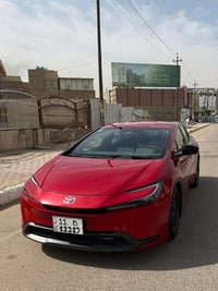 عندي بريوس ٢٠٢٤ بجم كبس ماشية ٢٧ الف لونها حلو رقم بغداد باسمي حادثها ...