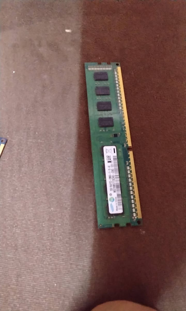 السلام عليكم للبيع كارت شاشه RX580 8  كيكه كارتونه موجوده هارد واحد تيره ثاني واحد تيره HHD رامات ddr4 8 كيكه رامات ddr3 عندي 16 كيه 4 +4 كيكه 2+2+2 كيكه بورسبلايل 550 واط مكاني بغداد الزعفرانيه رقمي *********** عندي بورد معالج رايزن شاشه ٦٠ فريم دقته 1080 سعر قيم سعر شتريه

