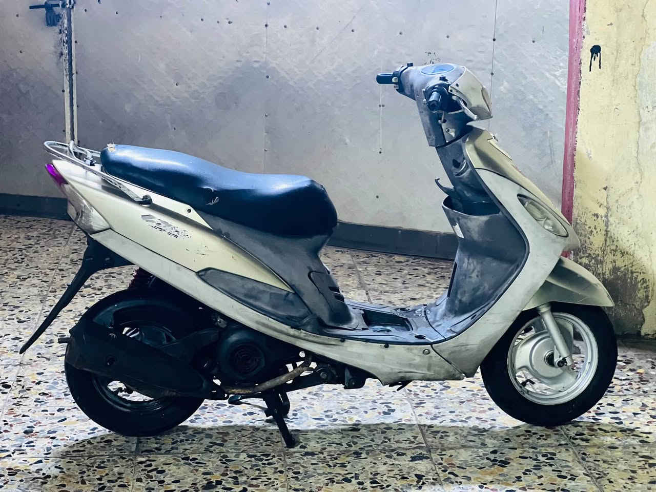 سلام عليكم إلى بيع منغولي دراجة جديده مكينه لا تنقيص لا تبخير مكينه حلوه ناعمه كهربائيه كاله شغالة عنوان بف الكمالية إلى ستفسار *********** سعر ٤٥٠ الف او مرواس
