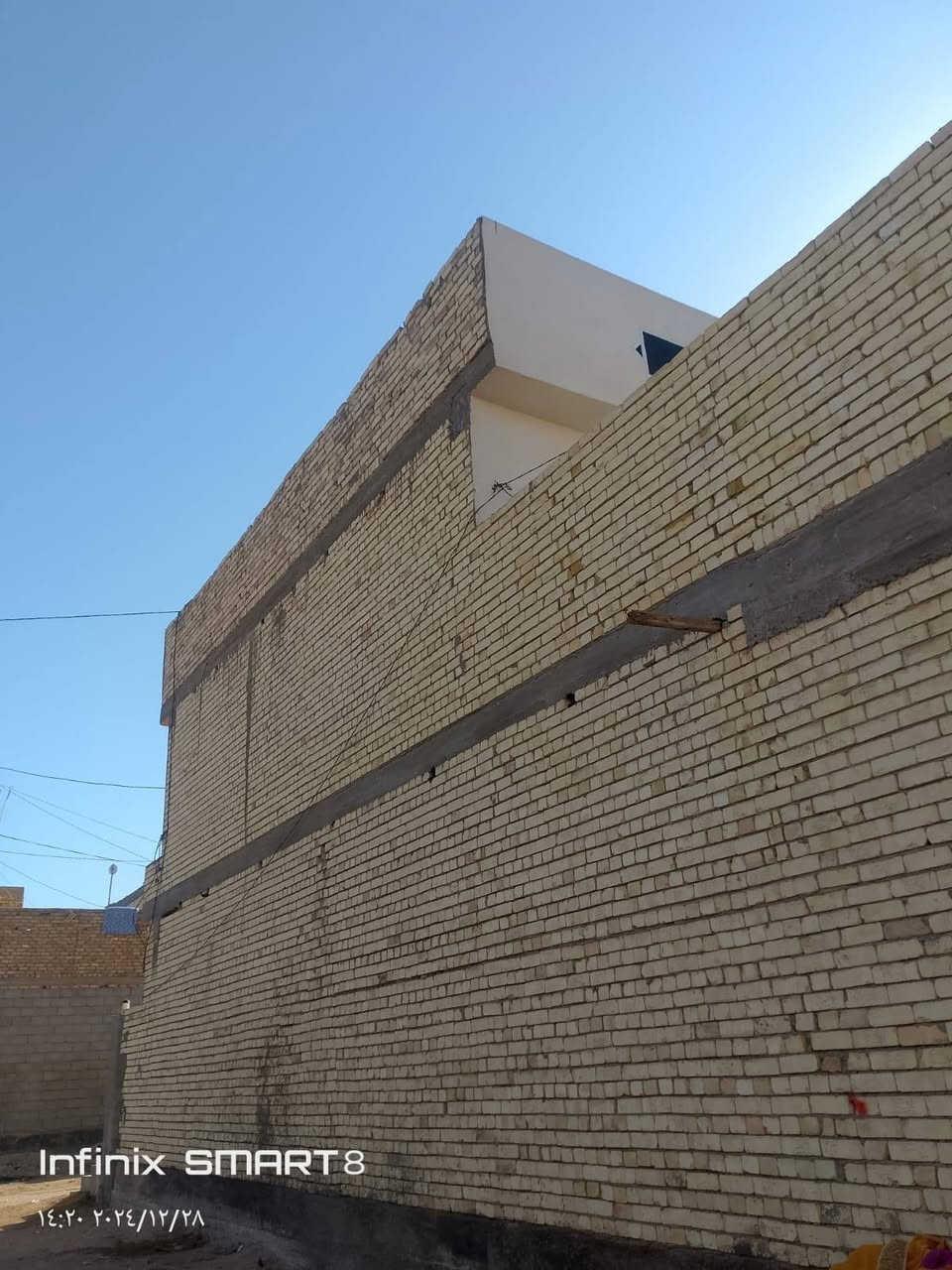 سلام عليكم
دار للبيع التفاصيل داخل الصور
***********

نص مكتوب في الصور:
- بيت للبيع طابو صرف بإسمي 100 متر طابق ونص طابوق جمهوري صب مسلح يحتوي على غرفتين واستقبال وصاله ومطبخ وصحيات 2 منطقة حلوة وامان وخدمات متوفره ماء وكهرباء ومولد ومدارس ومحلات وانترنت ضوئي المنطقه نقصهه فقط تبليط وعن قريب تتبلط ، الامن الداخلي الجمعية الثانية قطاع 28 قريب شارع الضغط السعر 100 وبي مجال بسيط
- Infinix SMART 8
- ١٤:٢٠ ٢٠٢٤/١٢/٢٨
- ١٥:٤٨ ٢٠٢٤/١٢/٢٥
- ١٦:٠٦ ٢٠٢٤/١٢/٢٥
- ١٥:٥٠ ٢٠٢٤/١٢/٢٥
- ١٦:٠٧ ٢٠٢٤/١٢/٢٥
- SMART 8
- ٢٠٢٤/٢