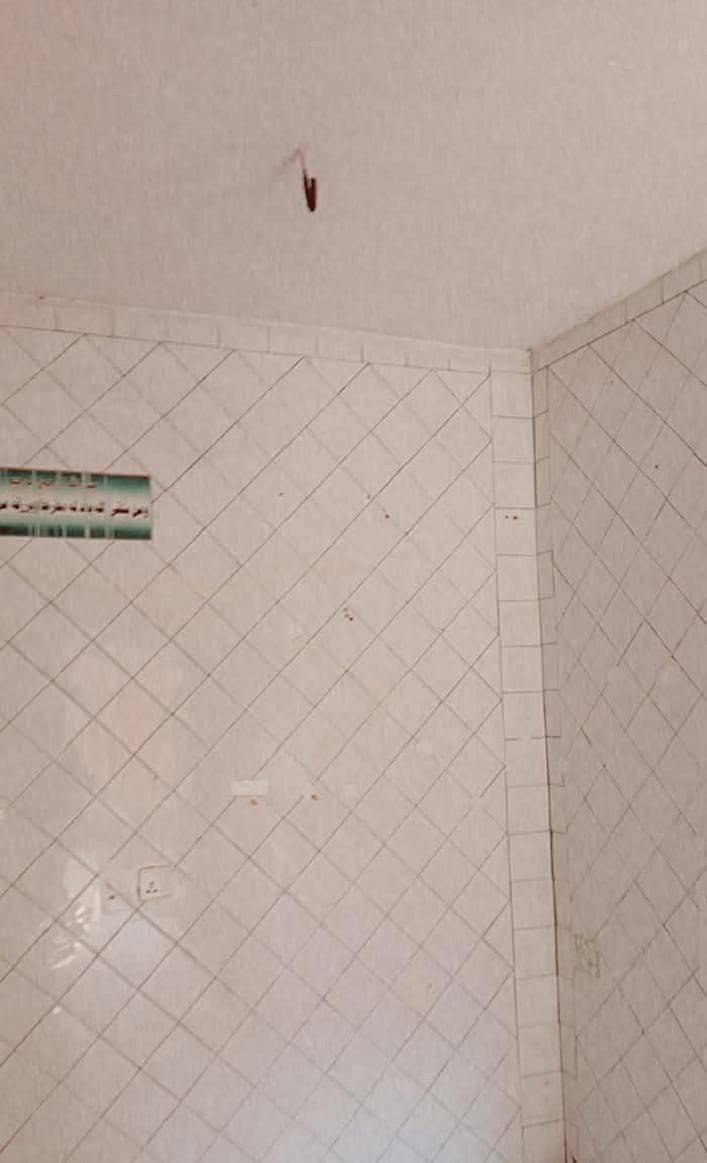 بيت للايجار المساحه 200متر يحتوي على 4غرف نوم وكلدور وصاله ومطبخ ومجمعات صحيه العنوان 📍 بابل شارع ٨٠مال كربلاء حي الاساتذه قرب المستوصف للاستفسار اكثر الاتصال على الرقم التالي 📞🌹 ***********🌹
