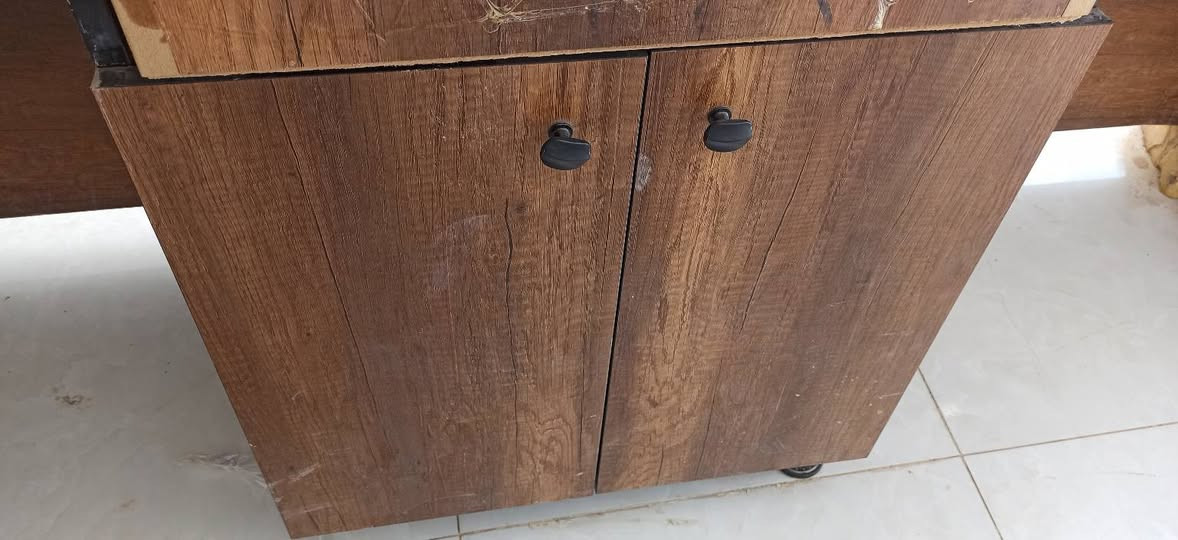 سلام عليكم اخوان ميز صاج تركي ثقيل جديد ونضيف رادله مسحه يطلع بل باكيت نضيف بس متروك بل محل فا ما فارغله وكرسي ويا سعره ٣٠٠ وبي مجال مكاني القرنه رقم الهاتف ***********

