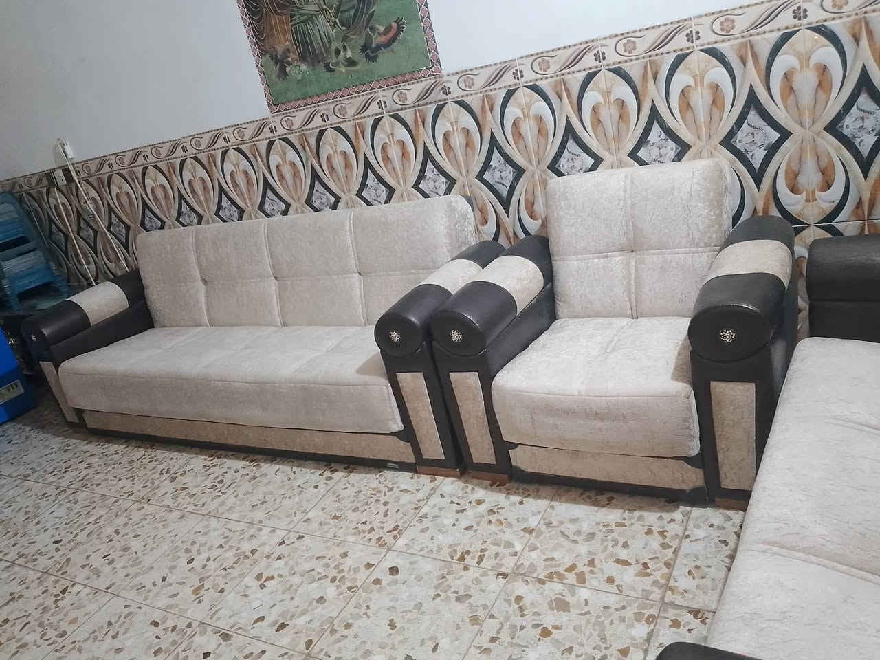 تخم  اخو الجديد وكلش حلو احلاة من الصوره ب الف مره قلاب يعني يصير جربايه كلهن ينقلبن يصيرن جربايه نضافه فول خمس قطع.  12 نفر السعر 325 وبيه مجال العنوان محاويل *********** يرهم مراوس ب سبلت او مكيف محترك وحسب لاتفاق او كاونتر
