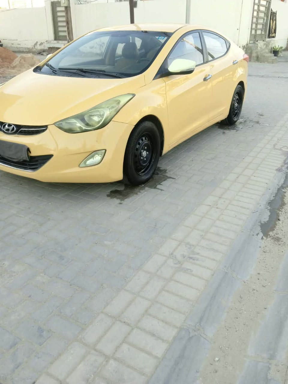 السلام عليكم بسب الوعود الكاذبه تم اعادة المنشورالنترا موديل 12 رقم بغداد دولي بأسمنا مصفره هيئه وغرامه مكينه كير حداديه تبريد خليجي بيها بنيد فقط ومكينتها جي دي اي السعر 80 وبيها مجال *********** مكانها الديوانية
