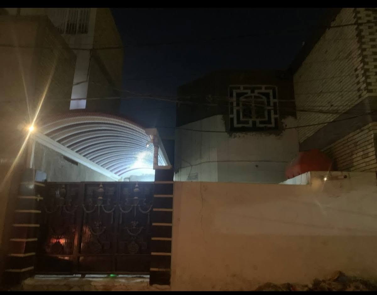 بيت للبيع 🏠
بحي العسكري كوفه  يبعد 5 دقائق عن مسجد السهلة 
المساحه 170متر  عرض الشارع 8متر
الطابق الارضي ستقبال و صاله و مطبخ و صحيات 
ساحه خارجيه معه صحيات 
الطابق الثاني يحتوي على غرفتين نوم 🛌

للتواصل :📞***********
طابو صرف
