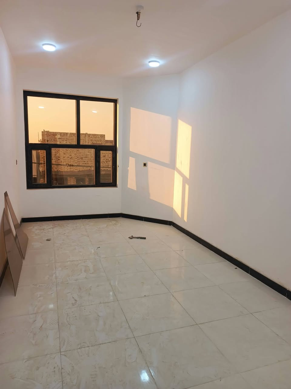 #دار_للــبـيــع  🏠⭕العنوان : عرصات حيدر ابن حجي هندي / حولي الخصميه 
⭕زراعي سند 25 قابل للتطويب 

⚪طابقين 
⚪ كونكريت مسلح 
⚪بناء حديث 
⚪طابو زراعي سند 25 
           ✨منطقة خدمات كاملة  ( كهرباء،ماء،تبليط)
المساحة :130م²✅
الواجهة : 6.30 متر

  ⭕التفاصيل⭕

غرف نوم عدد 2/صالة عدد 2/ استقبال / مطبخ /مجمع صحي عدد 2
——————————————-
#متابعة_الصفحة
#نستقبل_جميع_عروضكم
———————————————————
🔺#للاستفسار الاتصال ع الارقام

———————————————————
***********
