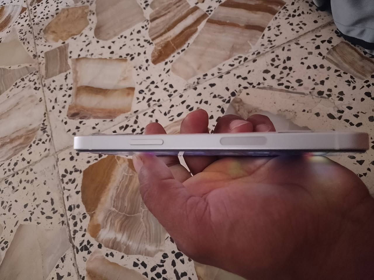 للبيع 12 عادي سعره 250 عنوان نجف كوفه مبدل بس بطاريه*********** واتساب
