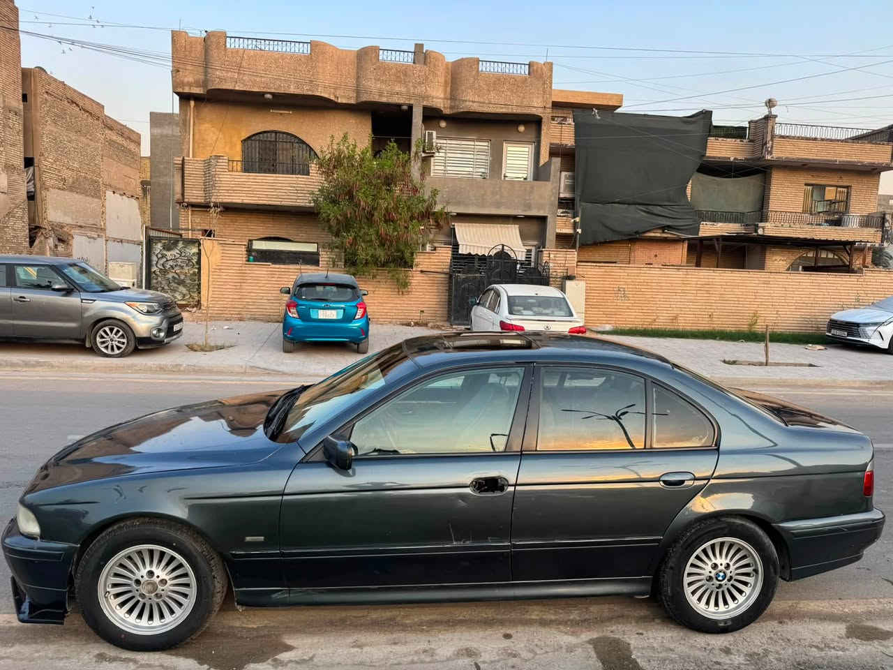 السلام عليكم اخوان BMW صقر موديل 1999
محرك كير تبريد زوج تايرات جدد كامره شاشه 

السياره يحتاجله ترتيبات بسيطه 

السعر 68 ورقه وبيه محال بسيط جدآ

مكاني بغداد الغدير 

رقم ***********
