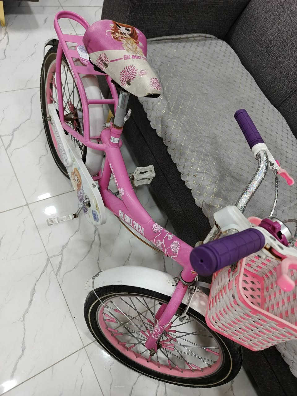 السلام عليكم 
بايسكل للبيع ٣٥ 
دراجه جديده كلششش٧٥ وياها شاحنه مالتها
سرير طفل نظيف ٤٥
للاستفسار ***********
