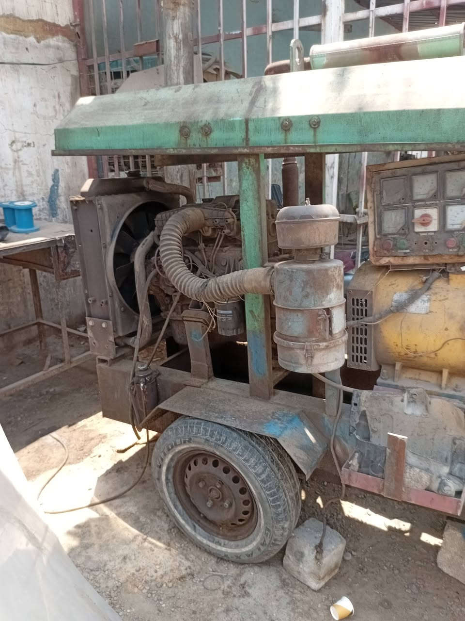 للبيع مولدة كيا 3000 كلش نظيفة جاهزة لاصرف ولاتبخير راس التوليد 30 كي في ثري فيز 120 امبير السعر 13 ورقة العنوان بغداد للاستفسار الاتصال على الرقم  ***********
