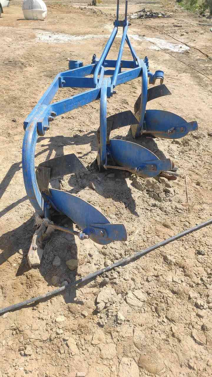 للبيع ليزر عرض مترين وخمسه وستين وفدان حجم14البير ثلاثي وخرماشه عرض ثلاثه متر ونص *********** السماوه قضاء الخضر
