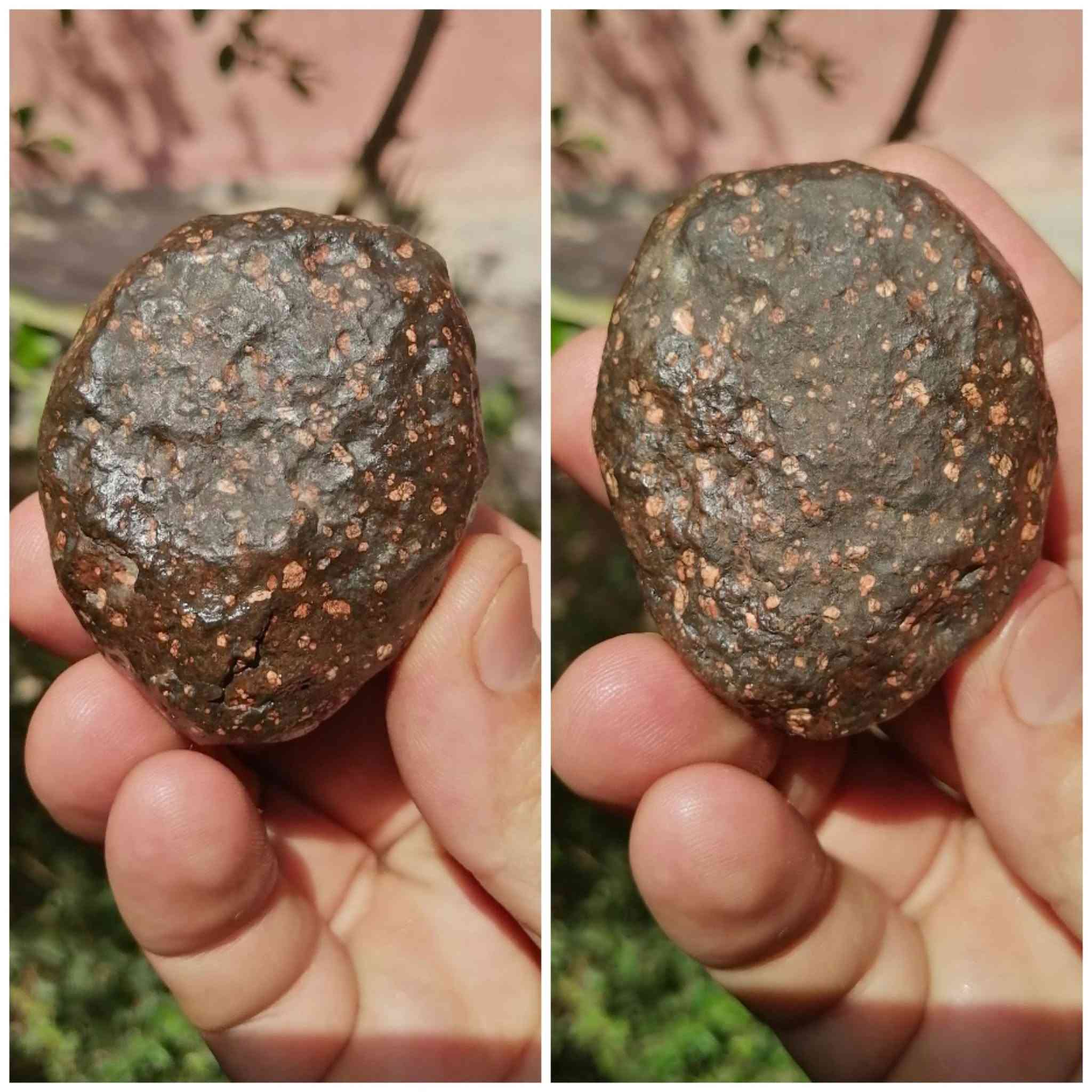 احجار ملاكط اليشب الاحمر والقنداش قاطع النزيف والنيزك وزوعة الحيه والعقيق الزجاجي والسلطاني والسليماني للبيع

نص مكتوب في الصور:
- عقيق خام ملاكط يشف بالضوء
- سليماني خام مصور وجه دب او قرد
- حجر سلطاني مصور رباني للبيع