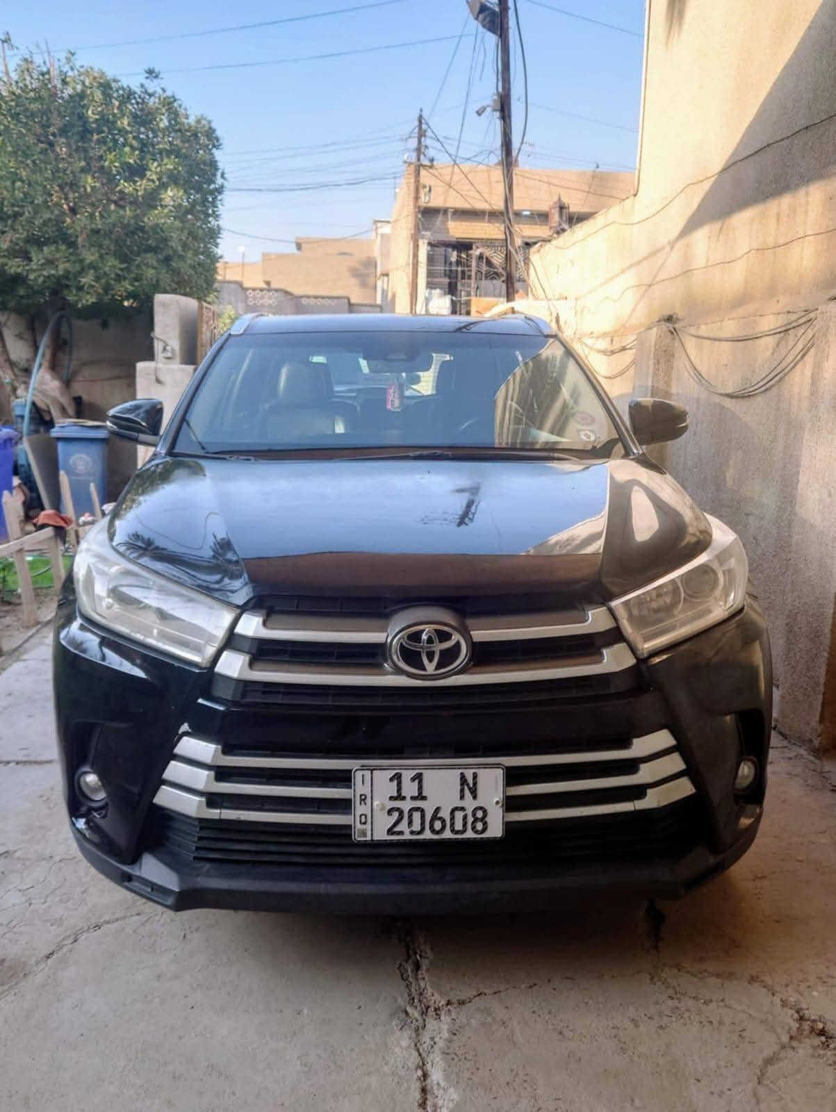 السلام عليكم
تويوتا هايلندر 2018 AWD  XLE  

رقم بغداد باسمي 

ماشية السيارة 82 الف ميل 

فول موصفات 1/1

4 ويل درايف

_ رادار 

_نقط عمياء

_مثبت سرعة 

_محرك 6 سلندر 3500 

_فتحة سقف

_جلد 

_كشنات كهرباء 

_كشنات تدفئة 

_بردات ابواب 

_جنطه كهرباء 

_ويل كروم 

_7 راكب 

_كشافات 

_تحكمات مقود 

_شاشة - كامرة 

_بصمة ترحيب  

_ماشية 82 الف ميل 

حادث امريكيا فقط بنيد 

وباب كلير 

صور الحادث مرفقة

السعر 220  بي مجال  

للاستفسار 
بغداد / الغزالية 
***********

نص مكتوب في الصور:
- 63618949