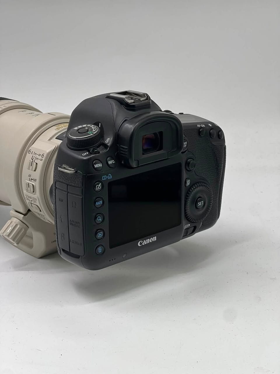 كأمره كانون   (💣 ✨5D-lll 📸💣) نضافه 99/100 كامل ملحقات
مع عدسه28-300

2- حقيبه ضهر ✅

3- حزام كتف✅

4- شاحنه اصليه ✅

5 بطاريه اصليه ✅ 

6- توصاله نقل صور ✅ 

توصيل مجاني 💫

الدفع بعد ال فحص و القناعه التامه 

 ***********
