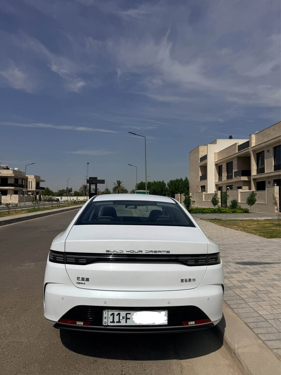 السلام عليكم 
بي واي دي ديستروير 2025 
السياره رقم بغداد سنويه باسمي احولك ثاني يوم 
ماشيه 3 الاف فقط السياره استعماله جدا قليل ونضيفه كلش
السياره مصروف عليه شادله اناره داخليه دفن فدشي مرتب بيه عده الوان وتحكمات وكاعيات جديده يعني السياره ربع متصرف عليه مرتبه فول
ملحقاته الاصليه جميعه موجوده وبعدهن جديدات
السياره مكفوله كفاله عامه مابيه اي نقص او بارد او صبغ واكرر جدا نضيفه 
السعر 21700 وبي مجال للطيبين
للاستفتسار *********** بغداد, العراق
