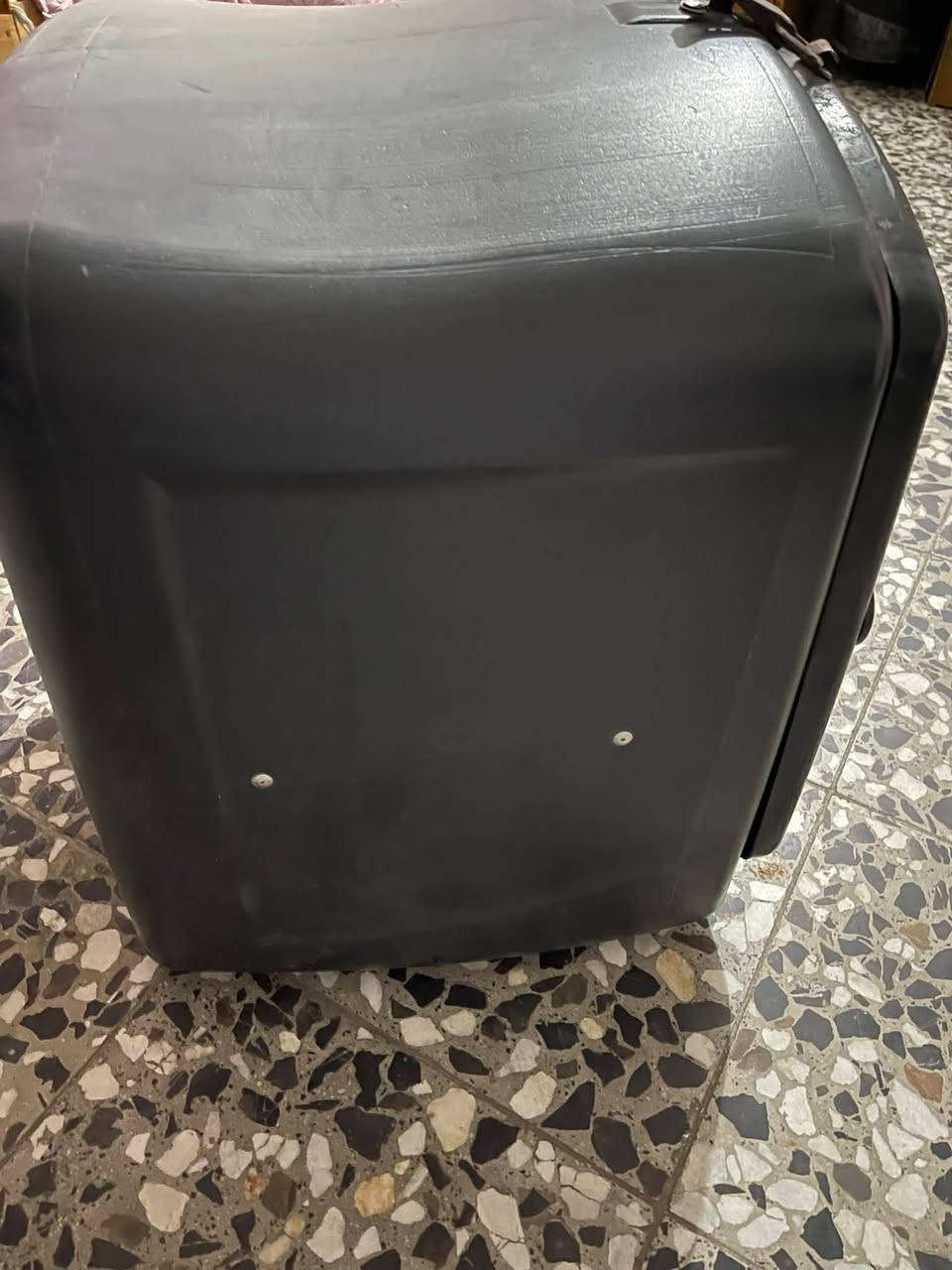 صندوق لبيع نضيف من بره بس الداخل يرادله تنضيف سعره 25 مكاني شرطه الرابعه ***********
