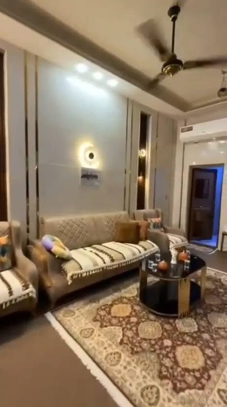 كربلاء_🏠 ٥٠م طابقين داخل الولايه منطقه باب السلالمه قرب الإمام الحسين يبعد ١٠دقائق عن الإمام ..يتكون من♦️ الطابق الأول صاله مع ♨️ مطبخ نظام تركي وصحيات ..♦️ والطابق الثاني غرفتين نوم وصحيات وسطح ..بيت حديث ..طابو زراعي سند ٢٥ إقرار محكمه من المالك مباشرة علما ان صاحب البيت هو نفسه صاحب السند سعر👈 ١٧٥مليون قابل للتفاوض ..للاستفسار مكتب الأوس للعقار ابو سجاد*********** ابو وائل *********** علما ان تفاوض مع صاحب البيت مباشر ..البيت داخل الولايه قريب عل الإمام كربلاء, العراق
