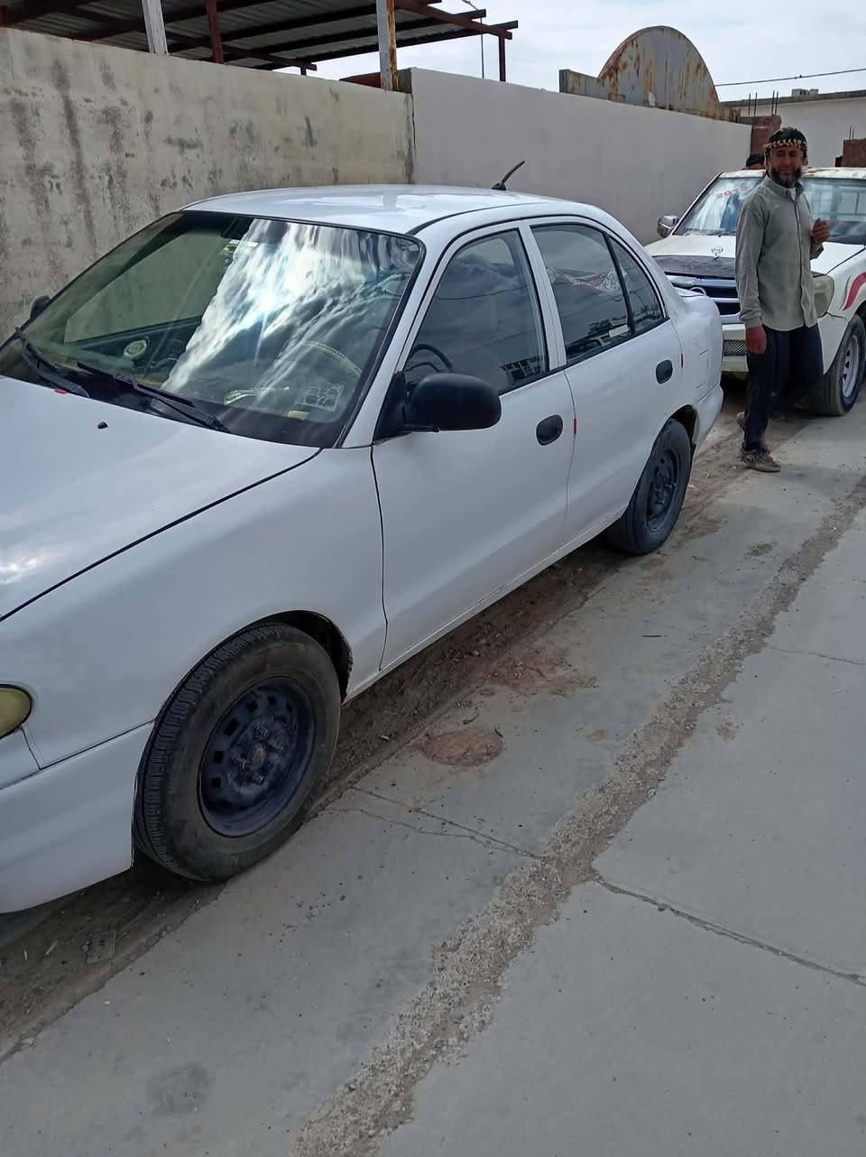 سياره هونداي اكسنت موديل 94للبيع محرك شرط لاصرف ولابخار تبريد تدفئيه شرط التحويل دفتر بانزين بيها السعر 35$ للتواصل رقم الهاتف ***********
