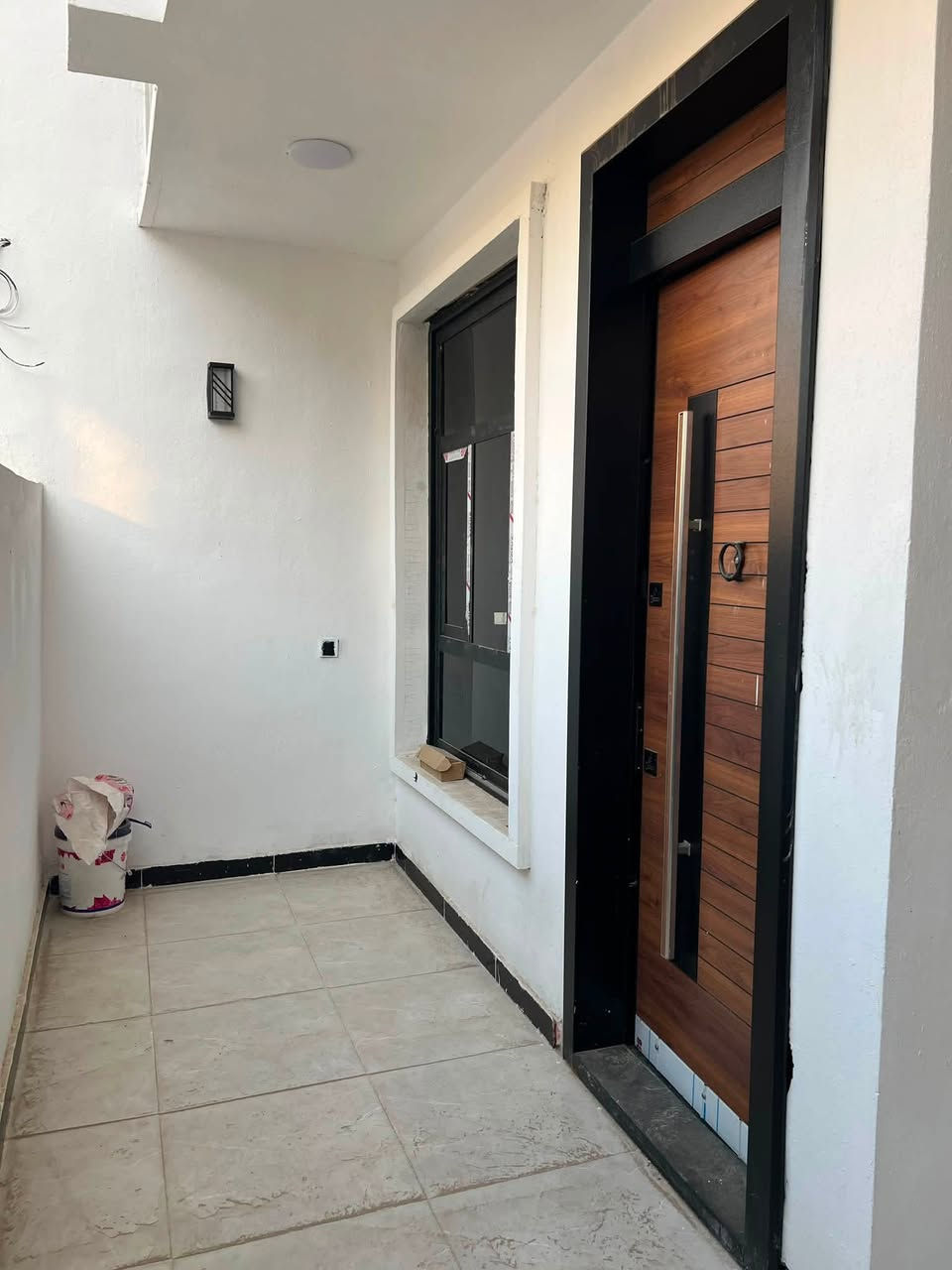 بيت للبيع 100 متر طابقين 3غرف نوم. بعده زيرو تسليم مباشر البوعيثه مجمع العيثاوي. شارع مفتوح شغل درجه اولى كل الغرف نظام سويت 
***********
***********
