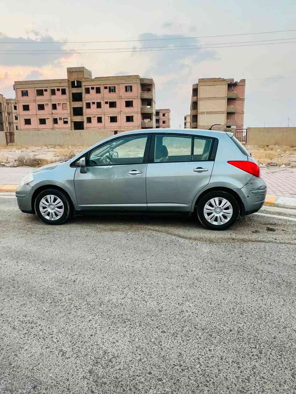 للبيع  بسعر 63 نيسان فيرسا موديل 2009 

لون سلڤر وارد امريكي مكينه 1،800 

رقم صلاح الدين دولي سنويه لل 29 

شرط التحويل والغرامات 

ضررها قطعتين جاملغ وبنيد بدون دواخل بالشرط

شويه رش باب السايق والباقي مكفول 

گير ومكينه بالشرط مو مفتوحه 

صدر خلفي امامي جديد 

تخم تاير جديد كهربائيات كلها جاهزه 

تبريد ثلج سيارة جاهزه العنوان تكريت 

الاتصال هـ ***********
