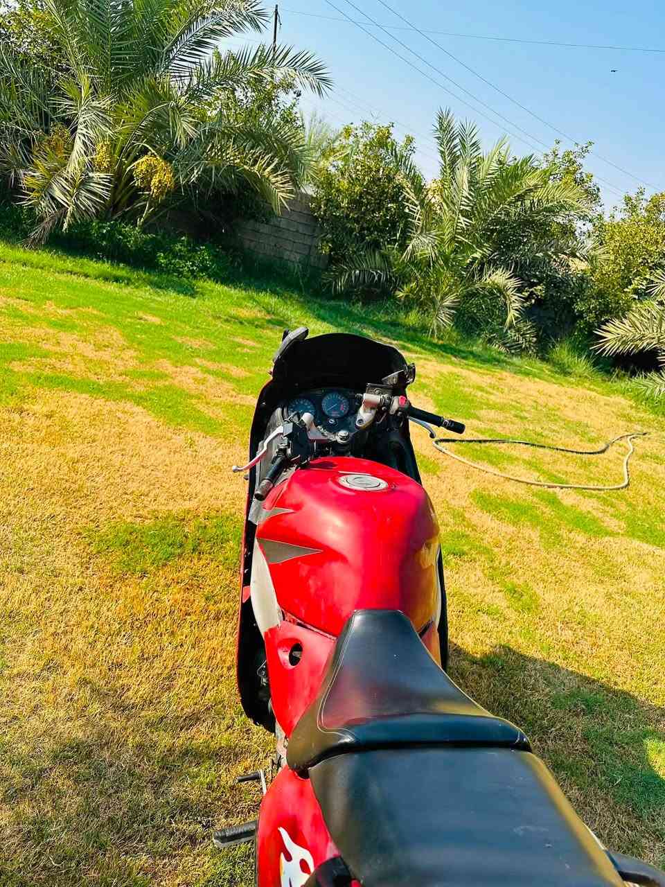 السلام عليكم 
#للبيع بطح سازوكي دراجه وضيفه ومرتبه عليه شلعه تخبل الدراجه مناقصه اي شي دراجه نضافته 80/100 محرك نضيف دراجه موديل 2002 محرك 400 كهربائيات كله شغاله بطناش 123 دراجه معنه الكلمه السعر 950 او بيه مجال شي قليل او يرهم مراوس شعندك نزل لاتصال ***********

