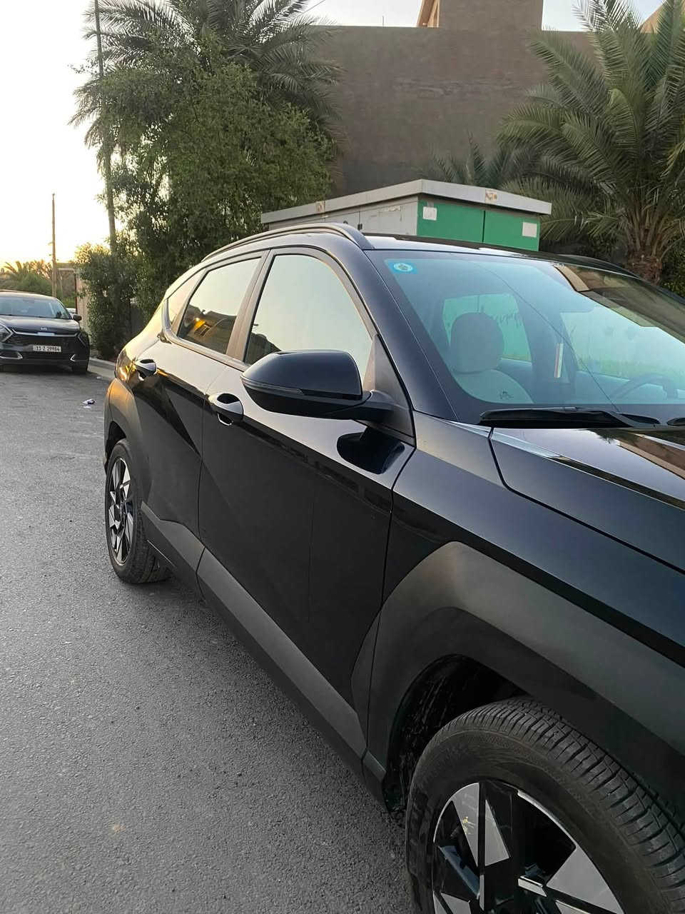 كونا 2024  رقم بغداد
محرك 2000 دوش 

داخل ابيض

فول مواصفات عدا الفتحة 
( تبريد قطعتين ، كشن كهرباء ، رادار وتحديد مسار وكروز سرعة ، مود درايف ، تشغيل عن بعد ، كاميرا خلفية ، ويل كروم الجديد ، شاشة متصل تدعم كار بلي وباقي مواصفات الكونا الشكل الجديد عدا الفتحة ) 

سيارة حادث خلفي جاملغ خلفي ايمن صبغ وباب الصندوق تبديل اسود بلادي. 

شادلها عازل حراري للشمس على كل الجام 

ماشية 33 الف كيلو متر 

بغداد / حي القادسية 

سعرها ١٦٨ ورقة 

للاستفسار ***********
