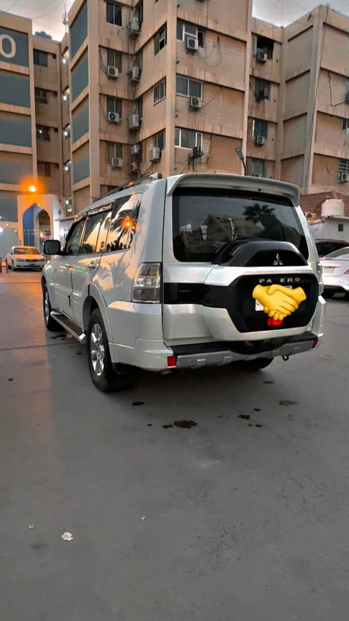 سلام عليكم 
باجيرو ٢٠١٥ حبتور فول للبيع 
ماشيه ٩٥ الف 
مواصفات الحبتور معروفه
محرك ٣٥٠٠ -٦ سلندر
سلايد
جلد
كراسي كهرباء
مري شفط
تحكم ٣ جهات 
دمام 
السياره عليها ادامه كامله صدر كامل 
الطسه مسويها
نوزلات وفيت بم وبلكات كله جديد
السياره مغلفها عازل حراري بالكامل 
تخم تاير جديد
منظومة زنون كاملة
مروحه محولها كهربائيه وضايف مروحه يعني انسى ييوخ بالازدحام 
السياره رقم انكليزي جديد وهزه قبل شهر مسوي مجدد سنوية
السياره مكفوله عدت بارد بسيط بالباب موضح بالصور 
وعارضها ب١٨٠ وبي مجال بسيط 
*********** بغداد, العراق
