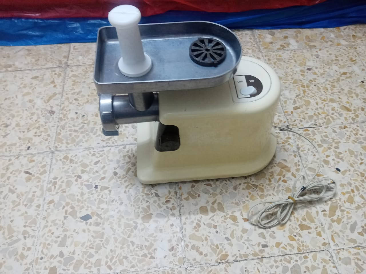 السلام عليكم
مثرامه مال لحم (Toshiba) (National) استيراد المنشأة العام للتجارة العراقيه
الشراي يراسلني خاص او على الرقم ***********
مكاني بغداد الشعب
يوجد توصيل لكافه المحافظات
