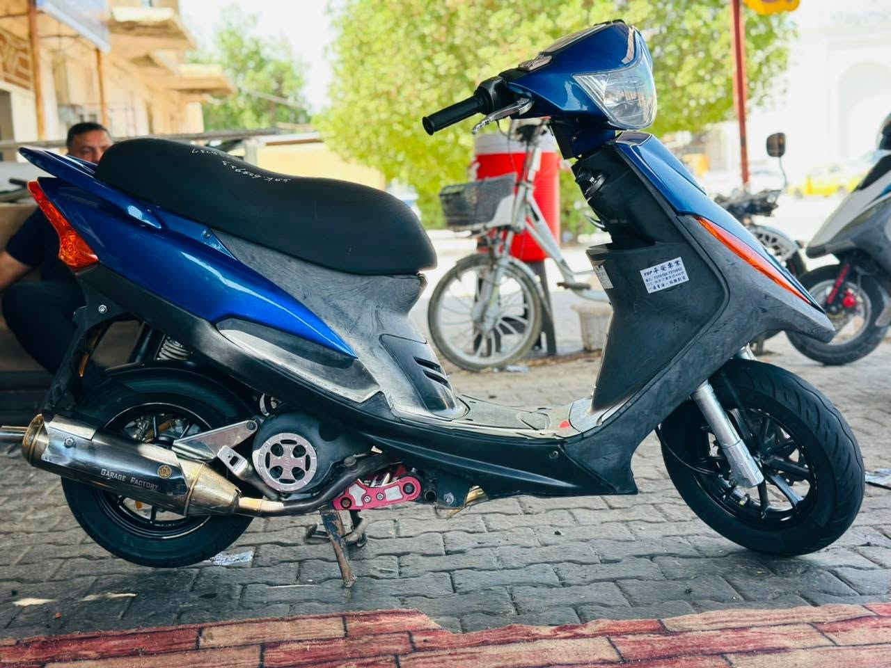 سلام عليكم🙋‍♂️
دراجه ماكس عدله فول تزويد للخير مكينه نعومه فول شلعه ومعدل كهربائياته كله شغاله ماناقصه برغي تزويد كامل حته كلج 

ويلكب اصلي تواير كارتون الاصليات بعني ماكو داعي اشرحلك 

مكان رميثه(***********)
